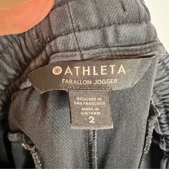 ATHLETA 'Farallon' Jogger Pants in Black. Size 2 - Picture 11 of 11